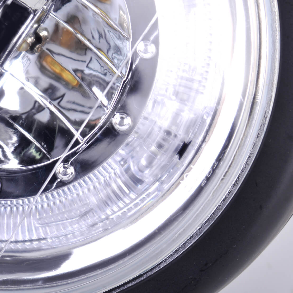 Phares LED Moto 7'' Universels Avec Feux De Jour Et Clignotants - Cafe Racer Bobber